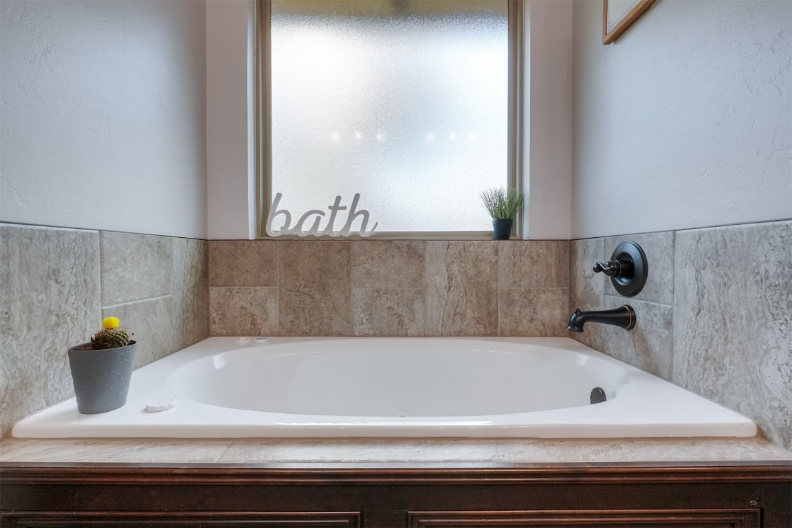 McLoud, Oklahoma 74851, United States, 3 Bedrooms Bedrooms, ,2 BathroomsBathrooms,Residential,Active,98335