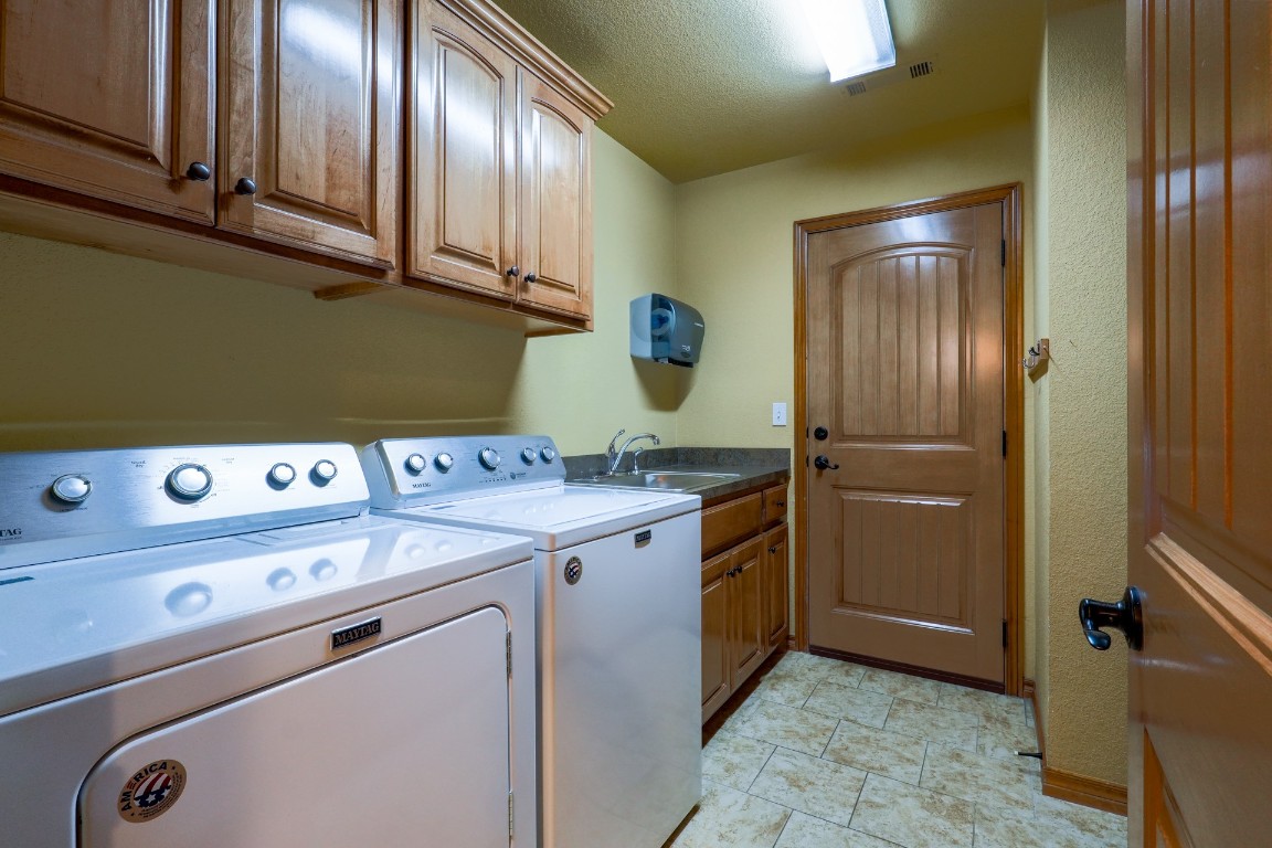 Shawnee, Oklahoma 74804, United States, 3 Bedrooms Bedrooms, ,2 BathroomsBathrooms,Residential,Active,186199