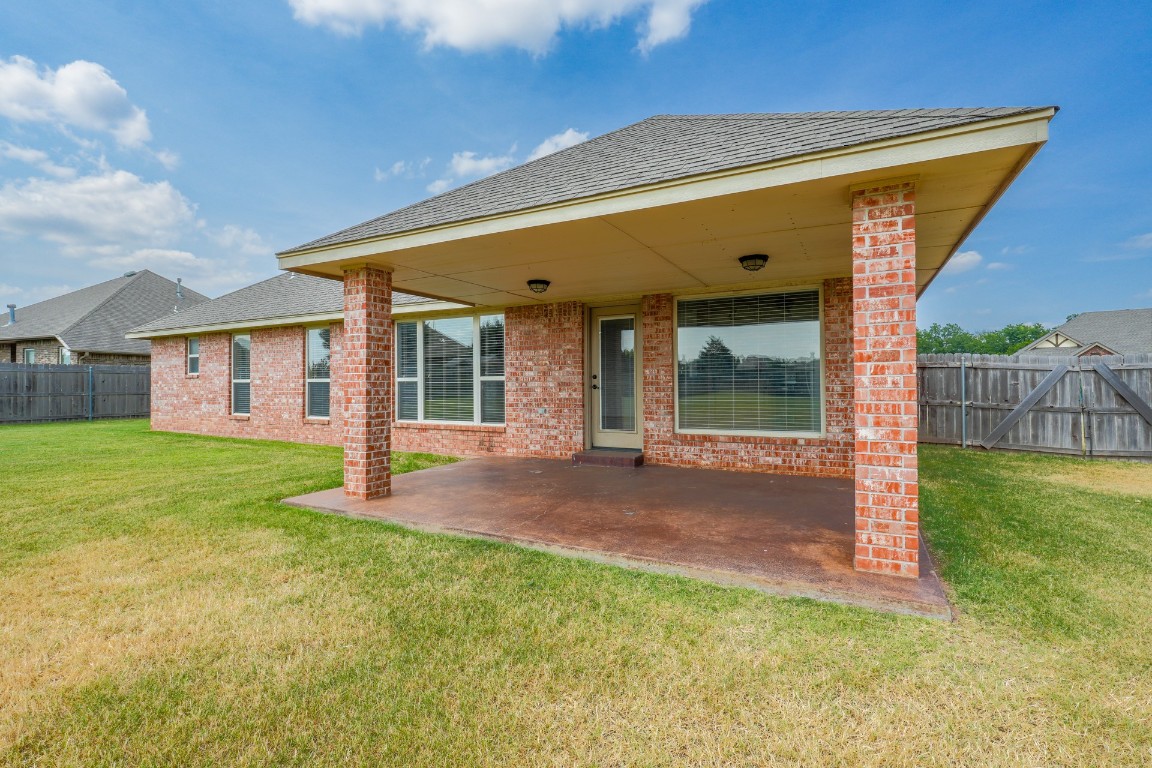 Shawnee, Oklahoma 74804, United States, 3 Bedrooms Bedrooms, ,2 BathroomsBathrooms,Residential,Active,186199