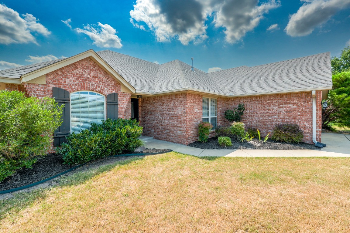 Shawnee, Oklahoma 74804, United States, 3 Bedrooms Bedrooms, ,2 BathroomsBathrooms,Residential,Active,186199