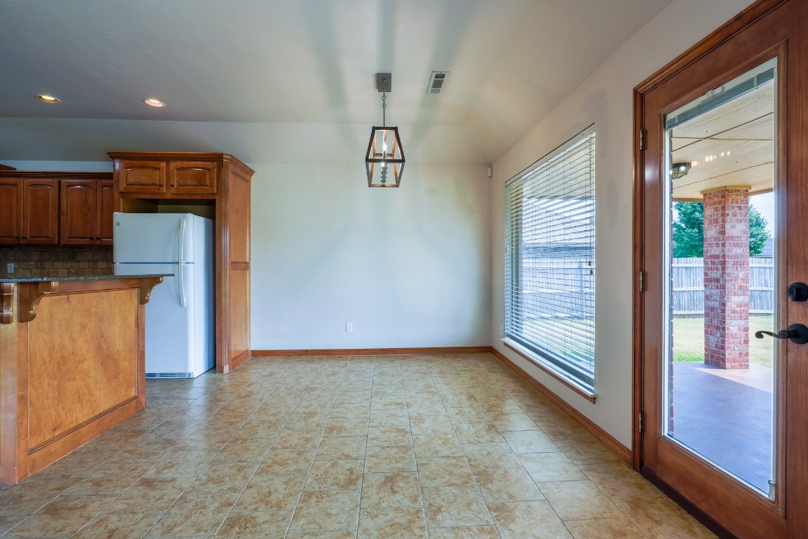 Shawnee, Oklahoma 74804, United States, 3 Bedrooms Bedrooms, ,2 BathroomsBathrooms,Residential,Active,186199