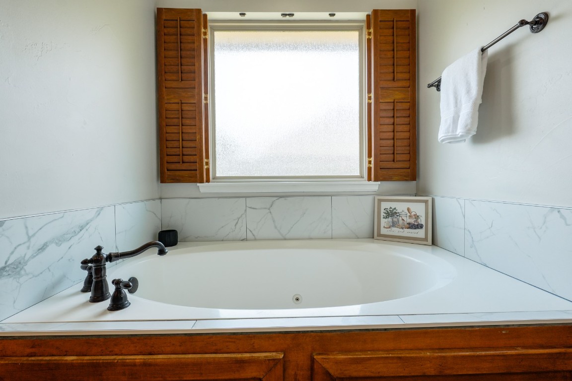 Shawnee, Oklahoma 74804, United States, 3 Bedrooms Bedrooms, ,2 BathroomsBathrooms,Residential,Active,186199