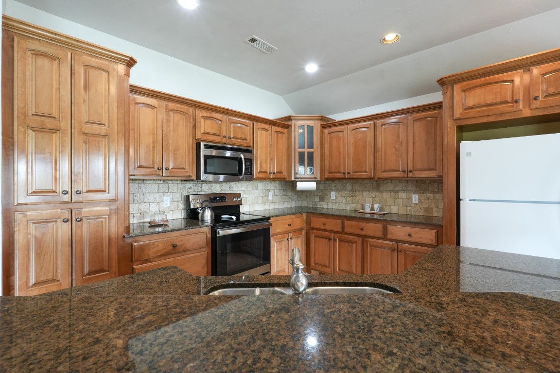 Shawnee, Oklahoma 74804, United States, 3 Bedrooms Bedrooms, ,2 BathroomsBathrooms,Residential,Active,186199