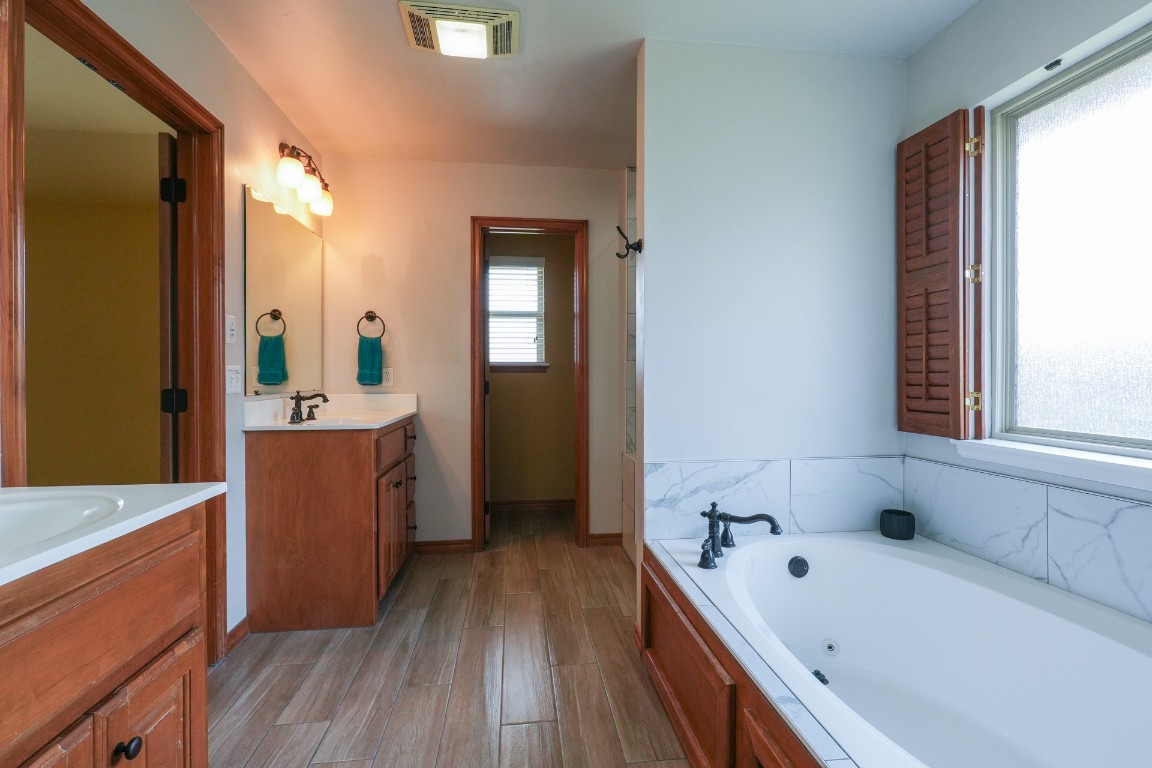 Shawnee, Oklahoma 74804, United States, 3 Bedrooms Bedrooms, ,2 BathroomsBathrooms,Residential,Active,186199