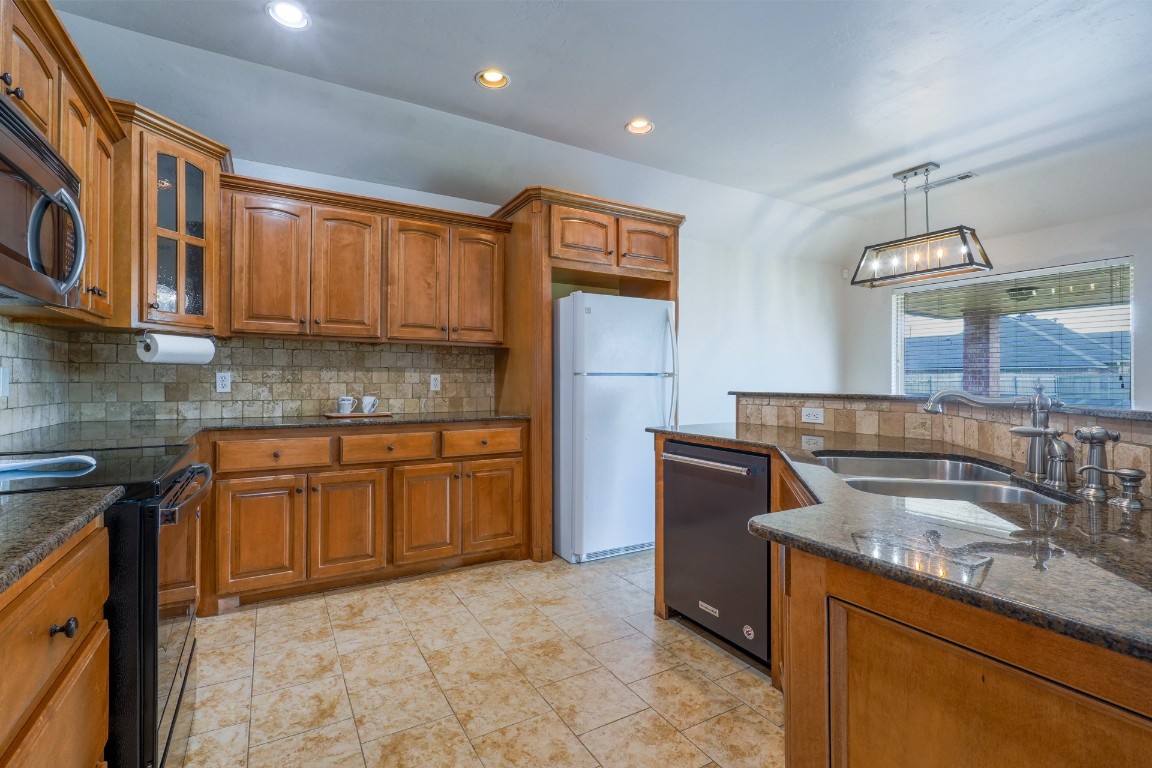 Shawnee, Oklahoma 74804, United States, 3 Bedrooms Bedrooms, ,2 BathroomsBathrooms,Residential,Active,186199