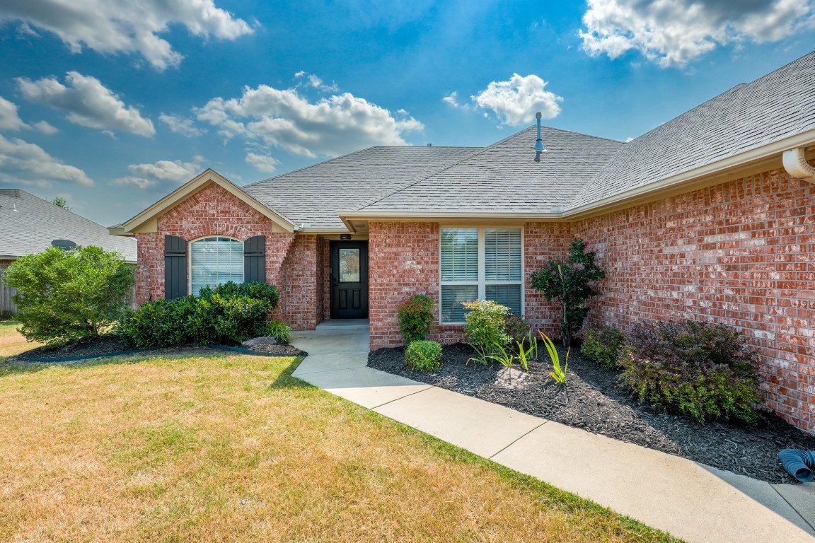 Shawnee, Oklahoma 74804, United States, 3 Bedrooms Bedrooms, ,2 BathroomsBathrooms,Residential,Active,186199