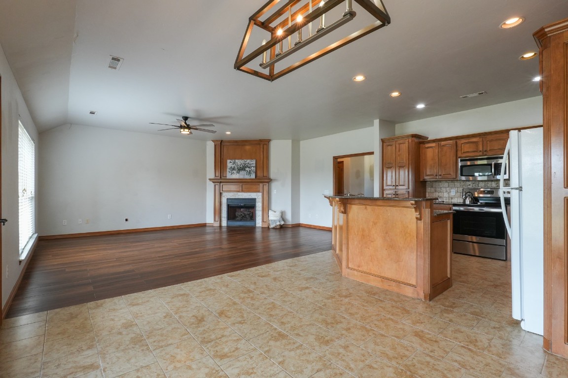 Shawnee, Oklahoma 74804, United States, 3 Bedrooms Bedrooms, ,2 BathroomsBathrooms,Residential,Active,186199