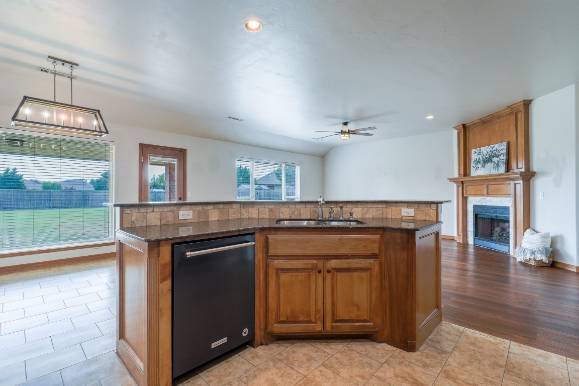 Shawnee, Oklahoma 74804, United States, 3 Bedrooms Bedrooms, ,2 BathroomsBathrooms,Residential,Active,186199