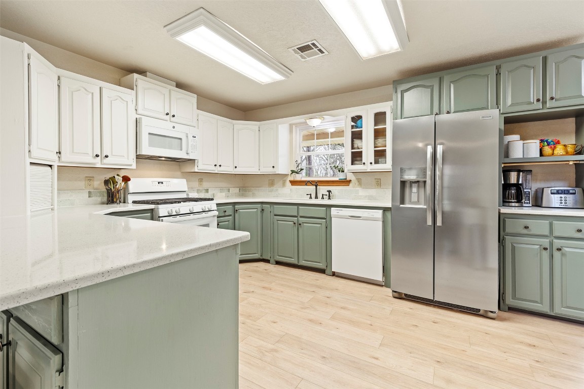 Tecumseh, Oklahoma 74873, United States, 4 Bedrooms Bedrooms, ,4 BathroomsBathrooms,Residential,Active,101602