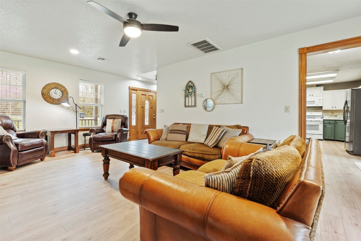 Tecumseh, Oklahoma 74873, United States, 4 Bedrooms Bedrooms, ,4 BathroomsBathrooms,Residential,Active,101602