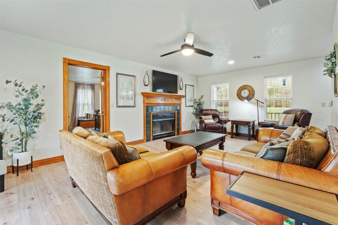 Tecumseh, Oklahoma 74873, United States, 4 Bedrooms Bedrooms, ,4 BathroomsBathrooms,Residential,Active,101602