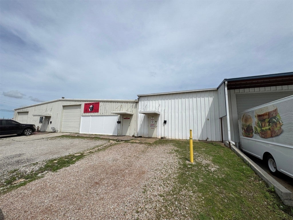 Photo 1 of 13 — 1515 N Tucker Avenue, Shawnee, OK 74801