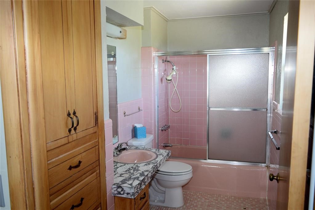 Tecumseh, Oklahoma 74873, United States, 4 Bedrooms Bedrooms, ,3 BathroomsBathrooms,Residential,Active,8632