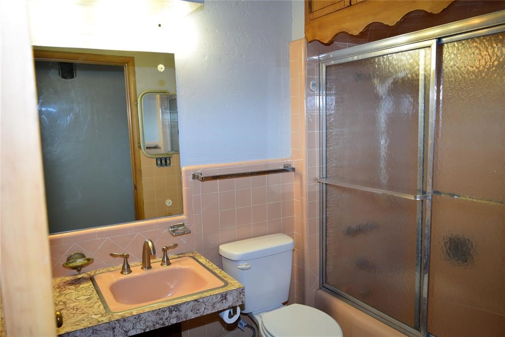 Tecumseh, Oklahoma 74873, United States, 4 Bedrooms Bedrooms, ,3 BathroomsBathrooms,Residential,Active,8632