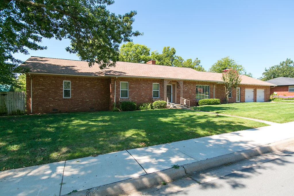 Photo 1 of 33 — 2921 N Warren Avenue, Oklahoma City, OK 73107