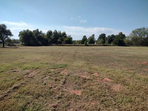 Photo of 870 Pinewood, Blanchard, OK 73010 (MLS # 1094401)