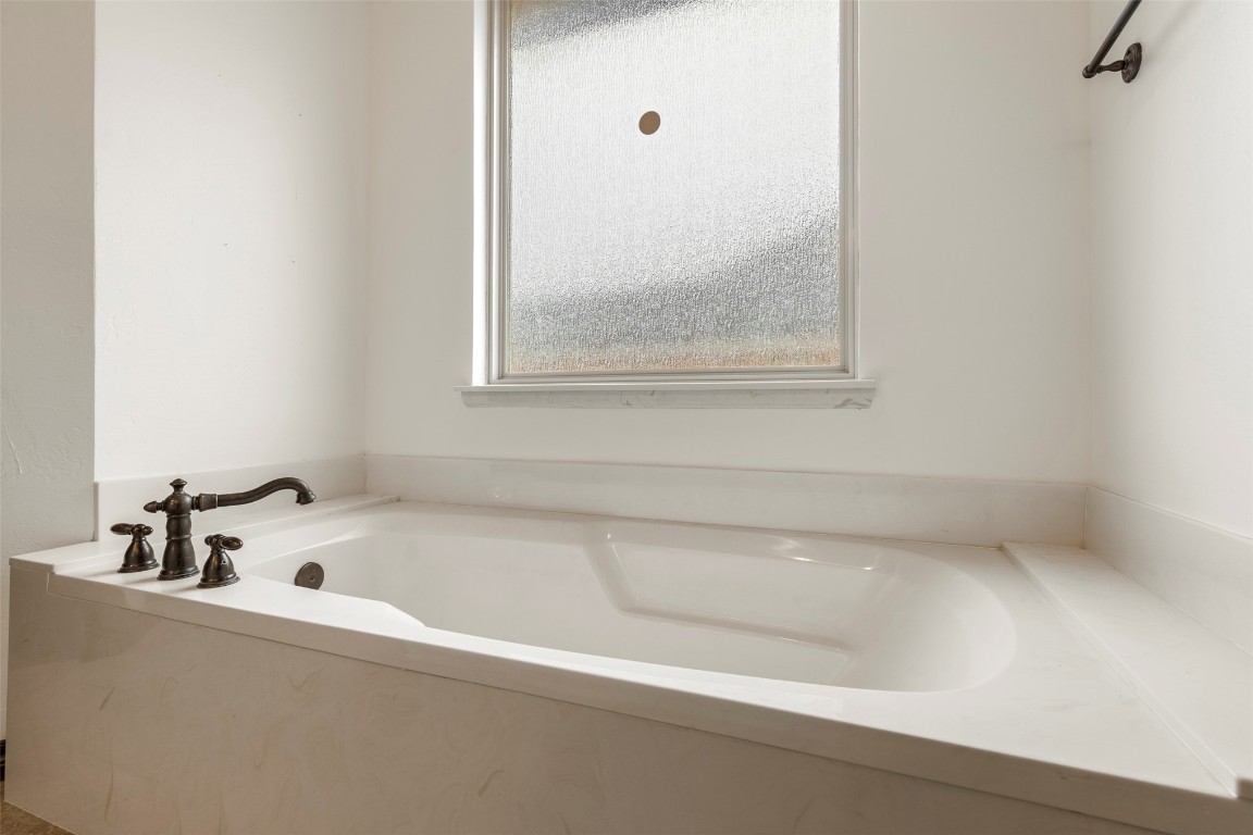 Shawnee, Oklahoma 74804, United States, 3 Bedrooms Bedrooms, ,3 BathroomsBathrooms,Residential,Active,11360