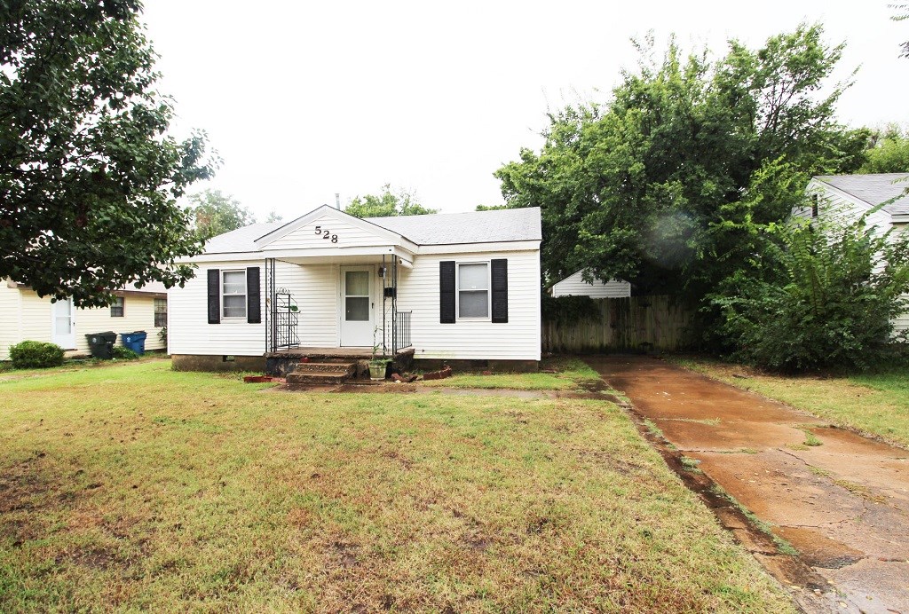 Photo 1 of 8 — 528 E Northrup Drive, Midwest City, OK 73110