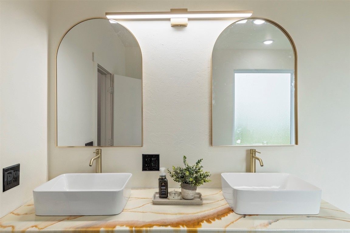 Shawnee, Oklahoma 74801, United States, 4 Bedrooms Bedrooms, ,3 BathroomsBathrooms,Residential,Active,162547