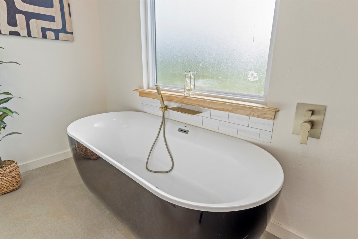 Shawnee, Oklahoma 74801, United States, 4 Bedrooms Bedrooms, ,3 BathroomsBathrooms,Residential,Active,162547