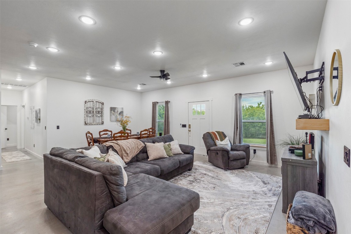 Shawnee, Oklahoma 74801, United States, 4 Bedrooms Bedrooms, ,3 BathroomsBathrooms,Residential,Active,162547