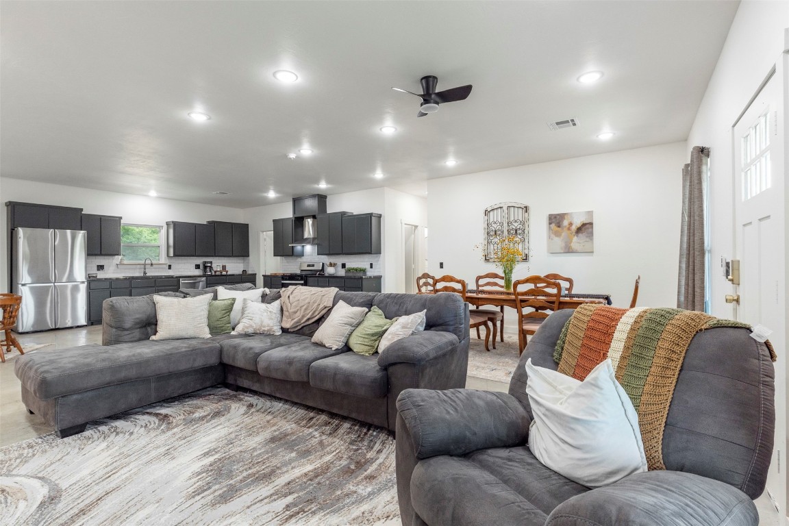 Shawnee, Oklahoma 74801, United States, 4 Bedrooms Bedrooms, ,3 BathroomsBathrooms,Residential,Active,162547