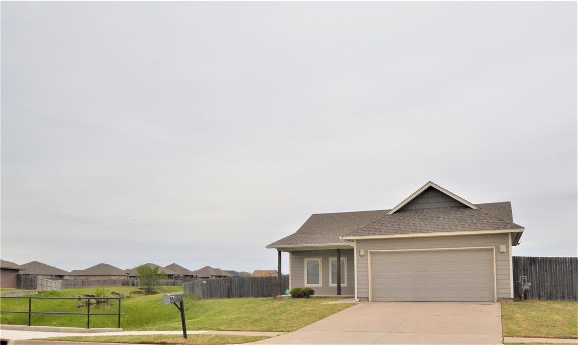 Photo 1 of 31 — 851 SW 14th Street, Moore, OK 73160