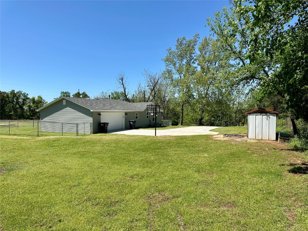 Shawnee, Oklahoma 74801, United States, 2 Bedrooms Bedrooms, ,1 BathroomBathrooms,Residential,Pending,115478