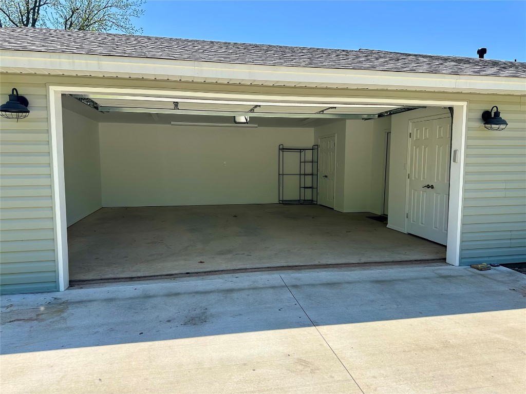 Shawnee, Oklahoma 74801, United States, 2 Bedrooms Bedrooms, ,1 BathroomBathrooms,Residential,Pending,115478