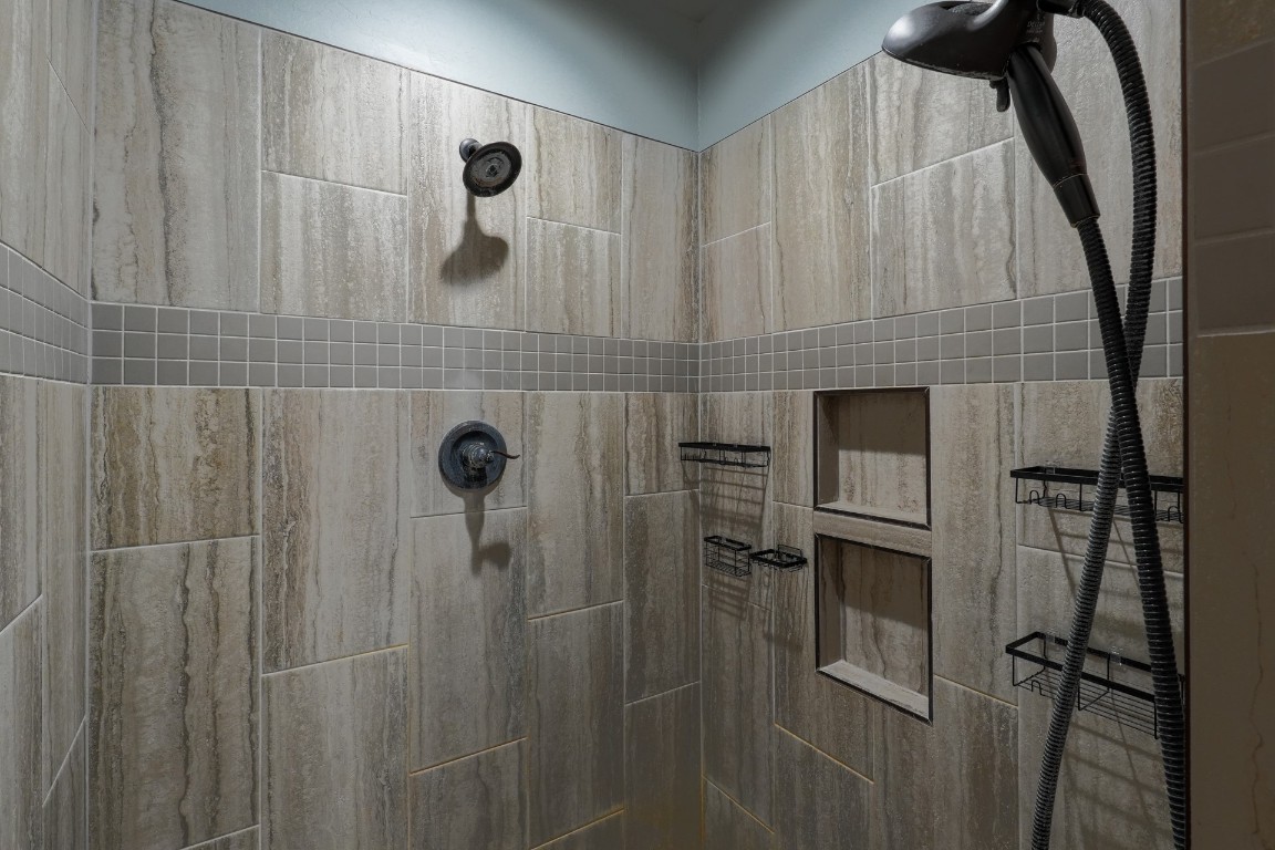 Meeker, Oklahoma 74855, United States, 4 Bedrooms Bedrooms, ,3 BathroomsBathrooms,Residential,Active,194206