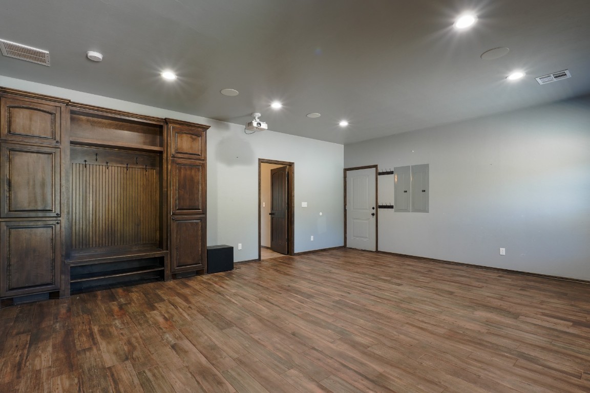 Meeker, Oklahoma 74855, United States, 4 Bedrooms Bedrooms, ,3 BathroomsBathrooms,Residential,Active,194206