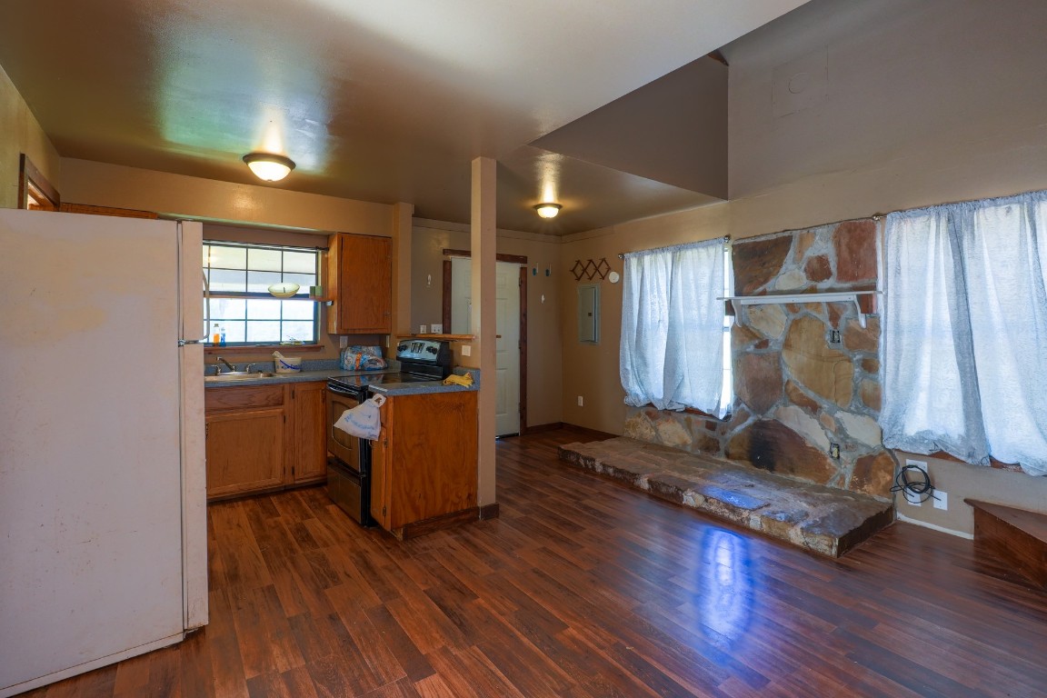 Meeker, Oklahoma 74855, United States, 4 Bedrooms Bedrooms, ,3 BathroomsBathrooms,Residential,Active,194206