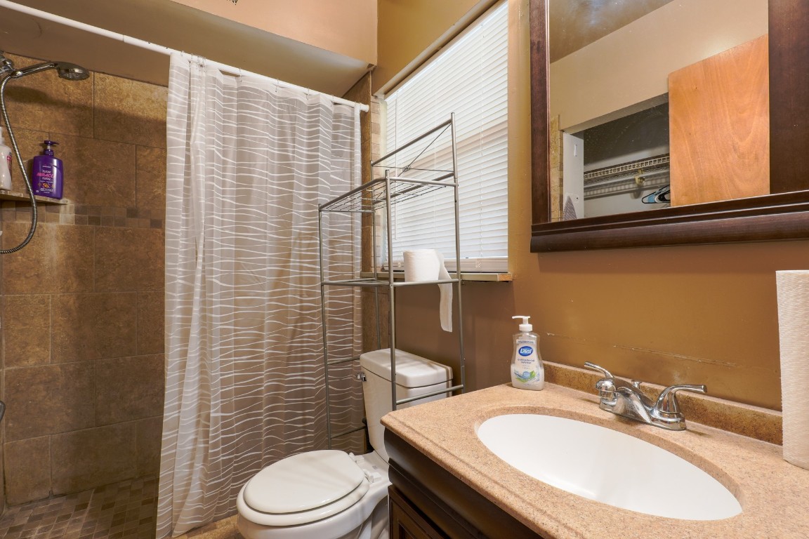 Meeker, Oklahoma 74855, United States, 4 Bedrooms Bedrooms, ,3 BathroomsBathrooms,Residential,Active,194206