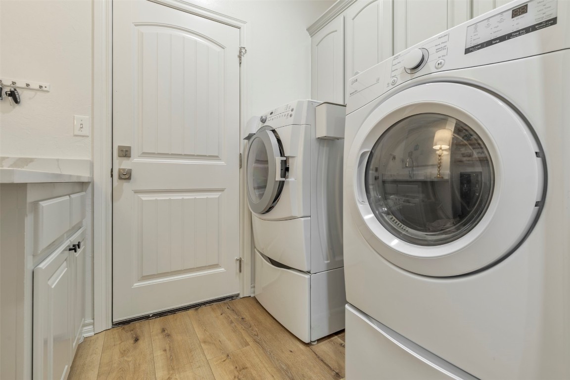 Shawnee, Oklahoma 74801, United States, 4 Bedrooms Bedrooms, ,3 BathroomsBathrooms,Residential,Pending,100572