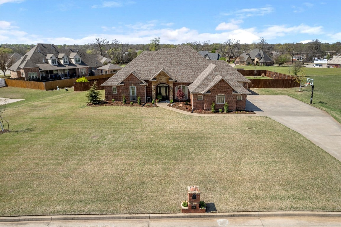 Shawnee, Oklahoma 74801, United States, 4 Bedrooms Bedrooms, ,3 BathroomsBathrooms,Residential,Pending,100572