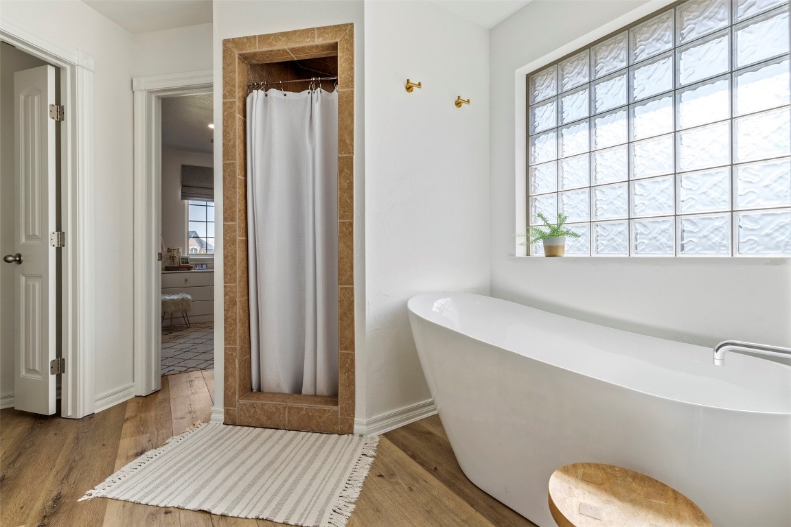 Shawnee, Oklahoma 74801, United States, 4 Bedrooms Bedrooms, ,3 BathroomsBathrooms,Residential,Pending,100572