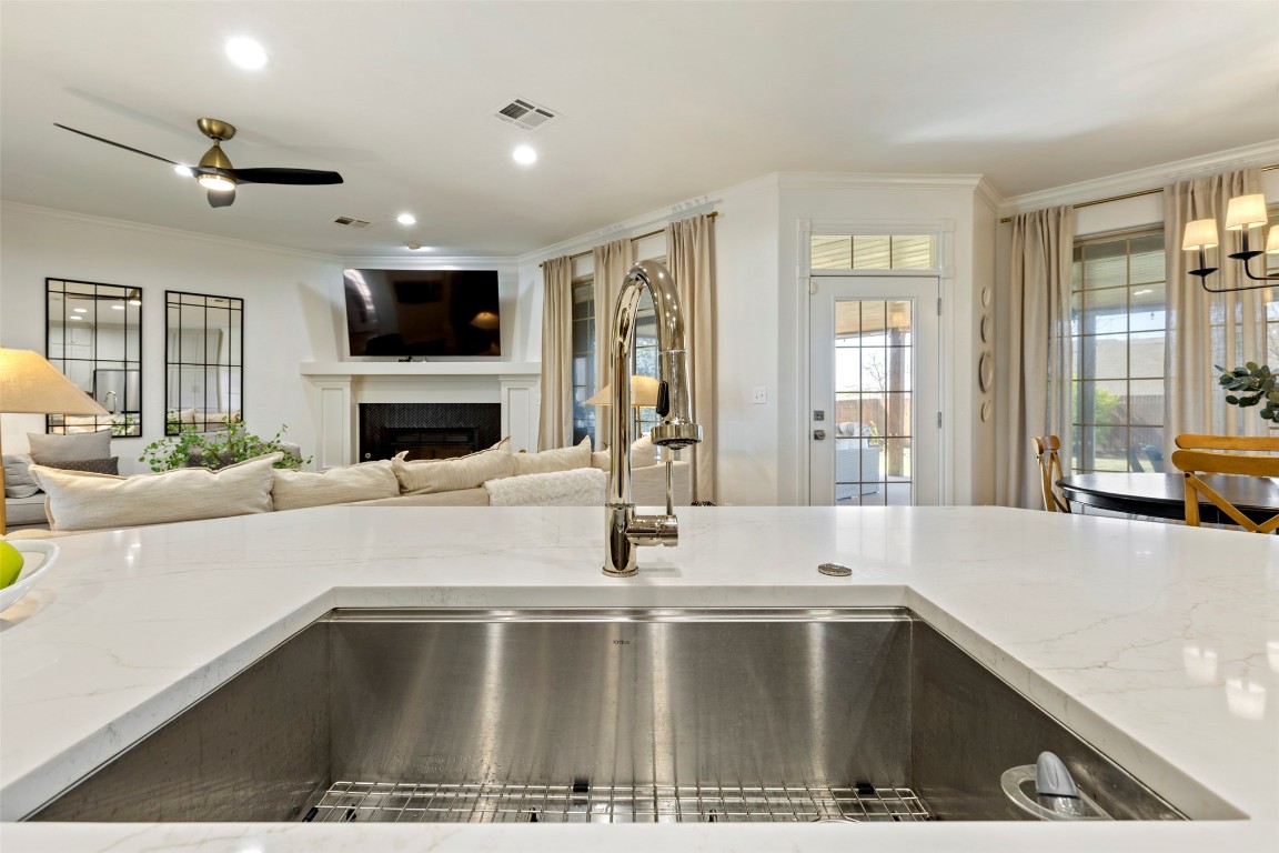 Shawnee, Oklahoma 74801, United States, 4 Bedrooms Bedrooms, ,3 BathroomsBathrooms,Residential,Pending,100572