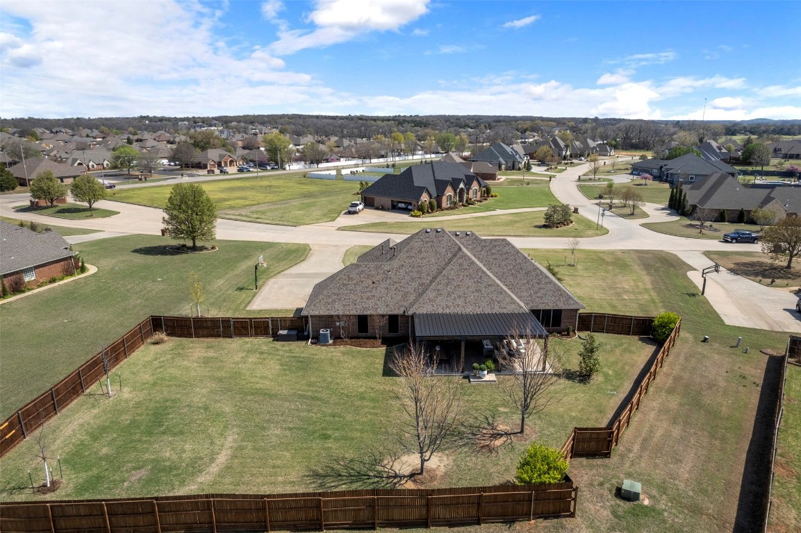 Shawnee, Oklahoma 74801, United States, 4 Bedrooms Bedrooms, ,3 BathroomsBathrooms,Residential,Pending,100572
