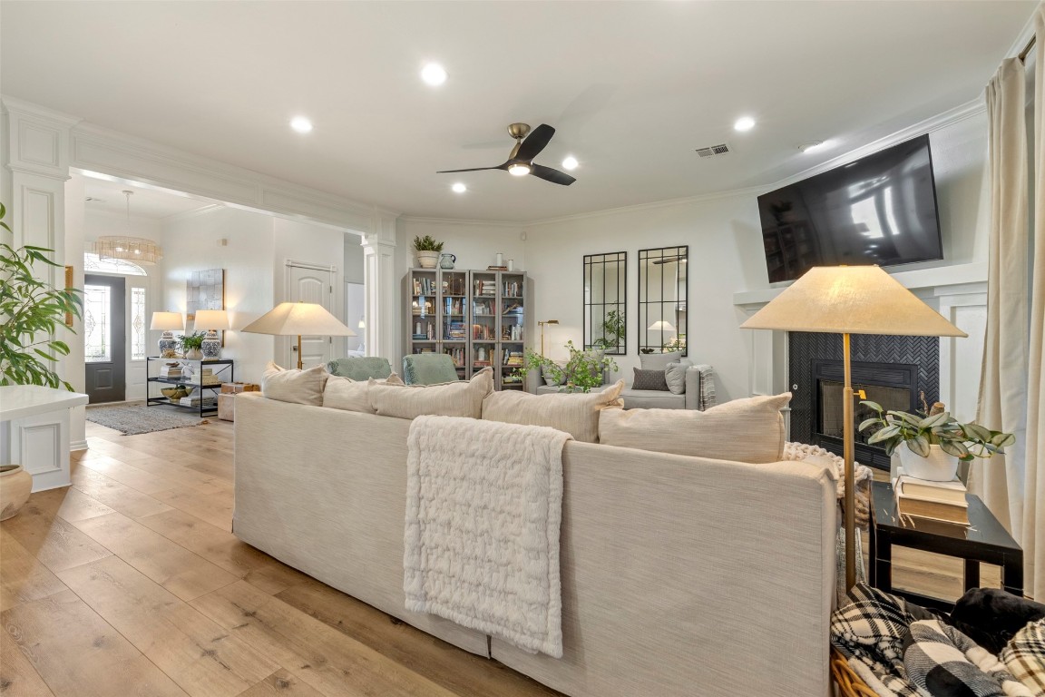 Shawnee, Oklahoma 74801, United States, 4 Bedrooms Bedrooms, ,3 BathroomsBathrooms,Residential,Pending,100572