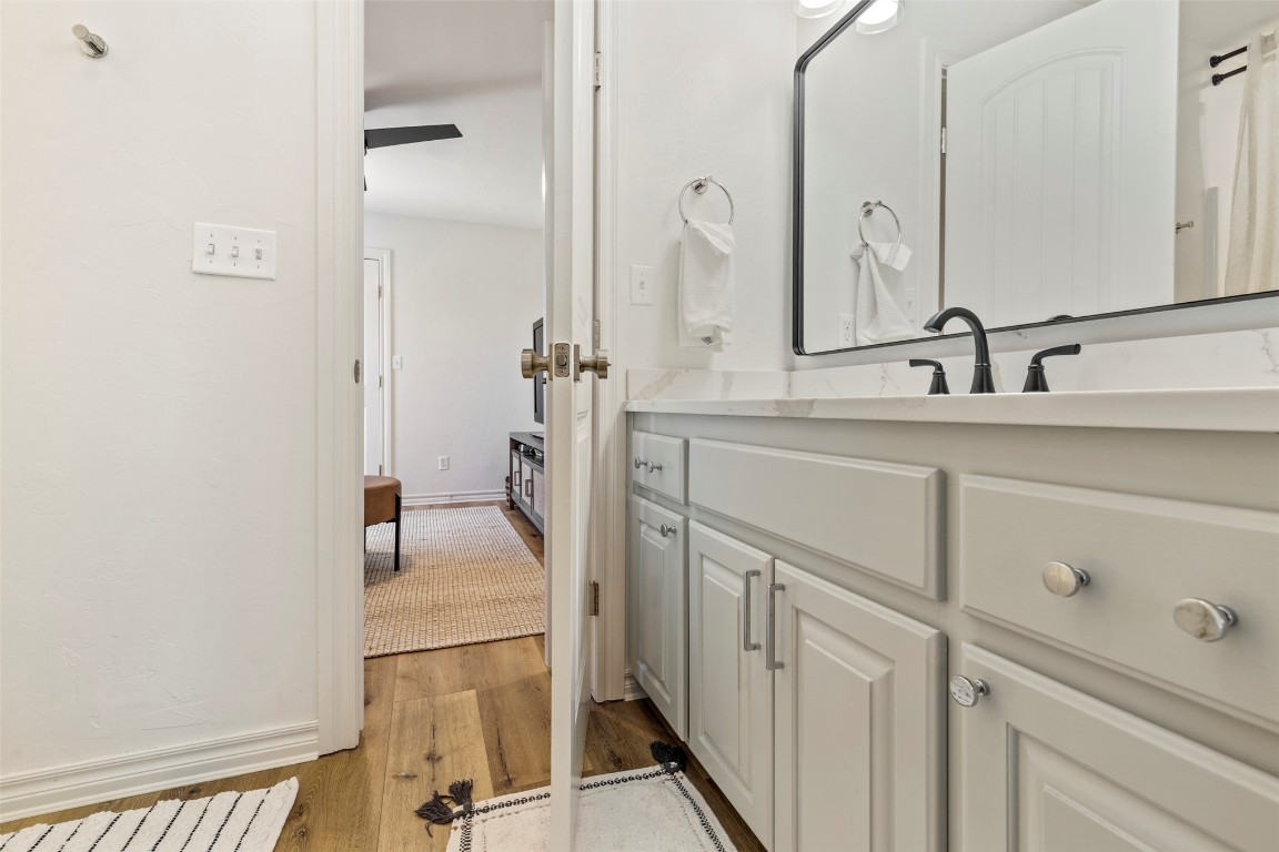 Shawnee, Oklahoma 74801, United States, 4 Bedrooms Bedrooms, ,3 BathroomsBathrooms,Residential,Pending,100572