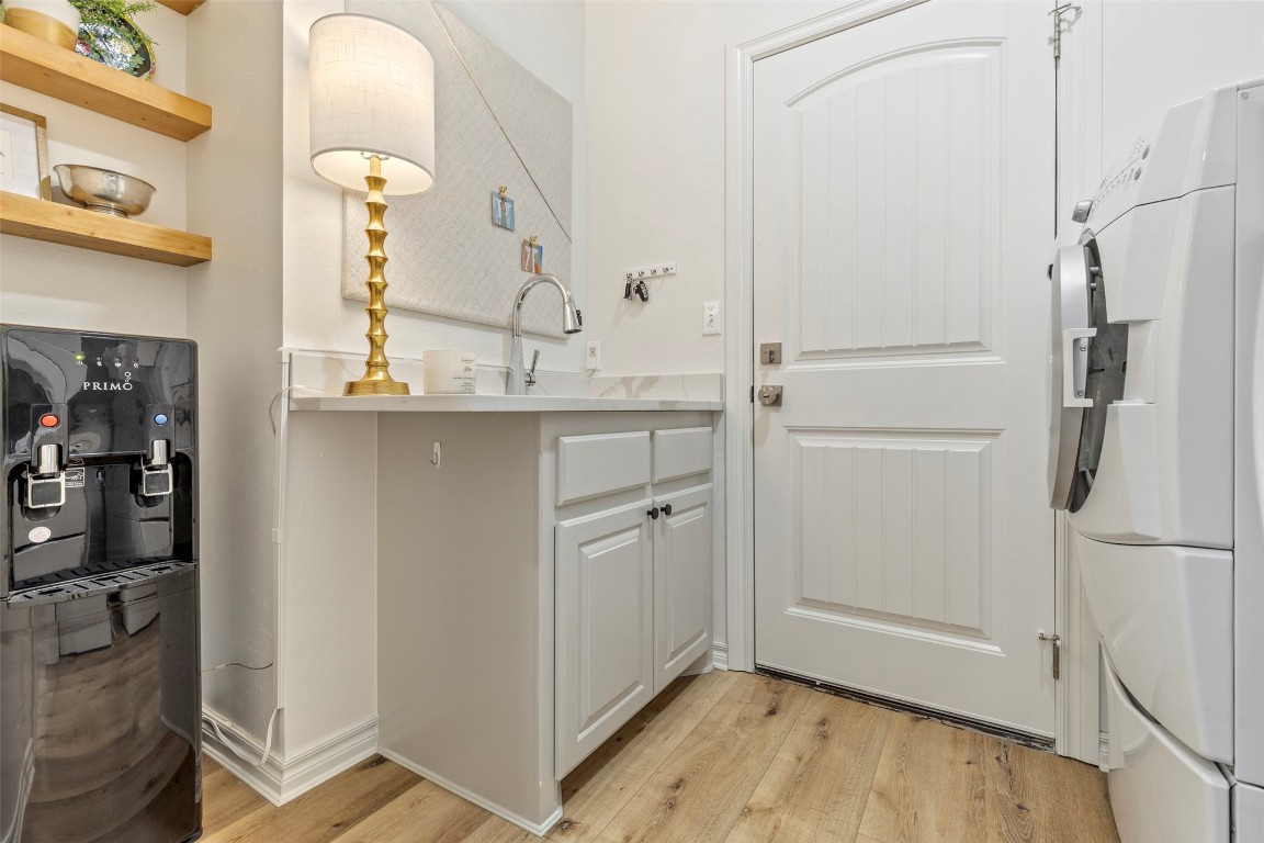 Shawnee, Oklahoma 74801, United States, 4 Bedrooms Bedrooms, ,3 BathroomsBathrooms,Residential,Pending,100572