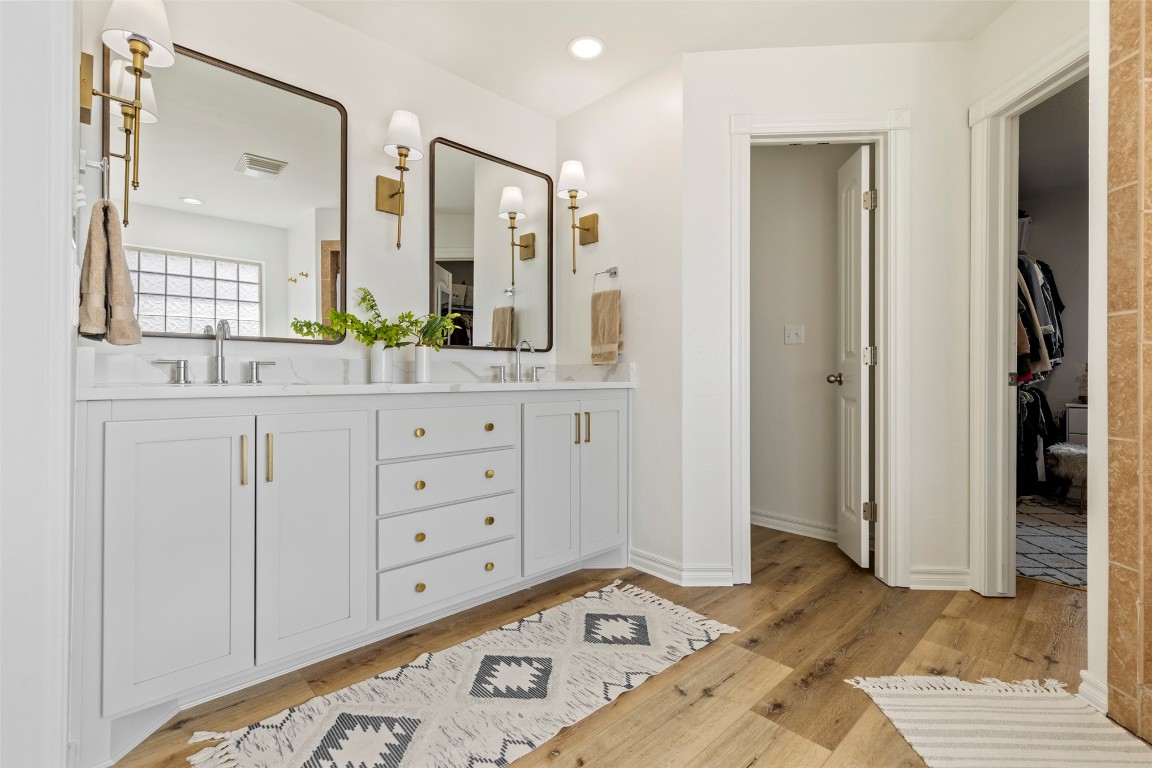 Shawnee, Oklahoma 74801, United States, 4 Bedrooms Bedrooms, ,3 BathroomsBathrooms,Residential,Pending,100572