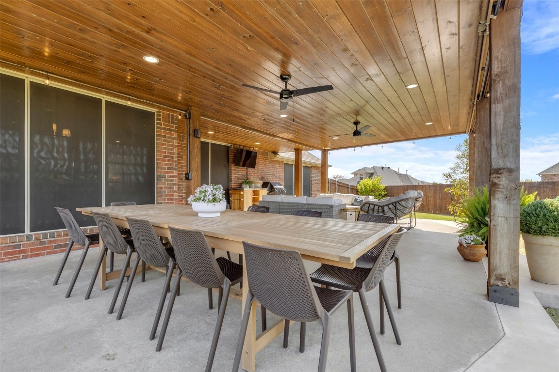 Shawnee, Oklahoma 74801, United States, 4 Bedrooms Bedrooms, ,3 BathroomsBathrooms,Residential,Pending,100572