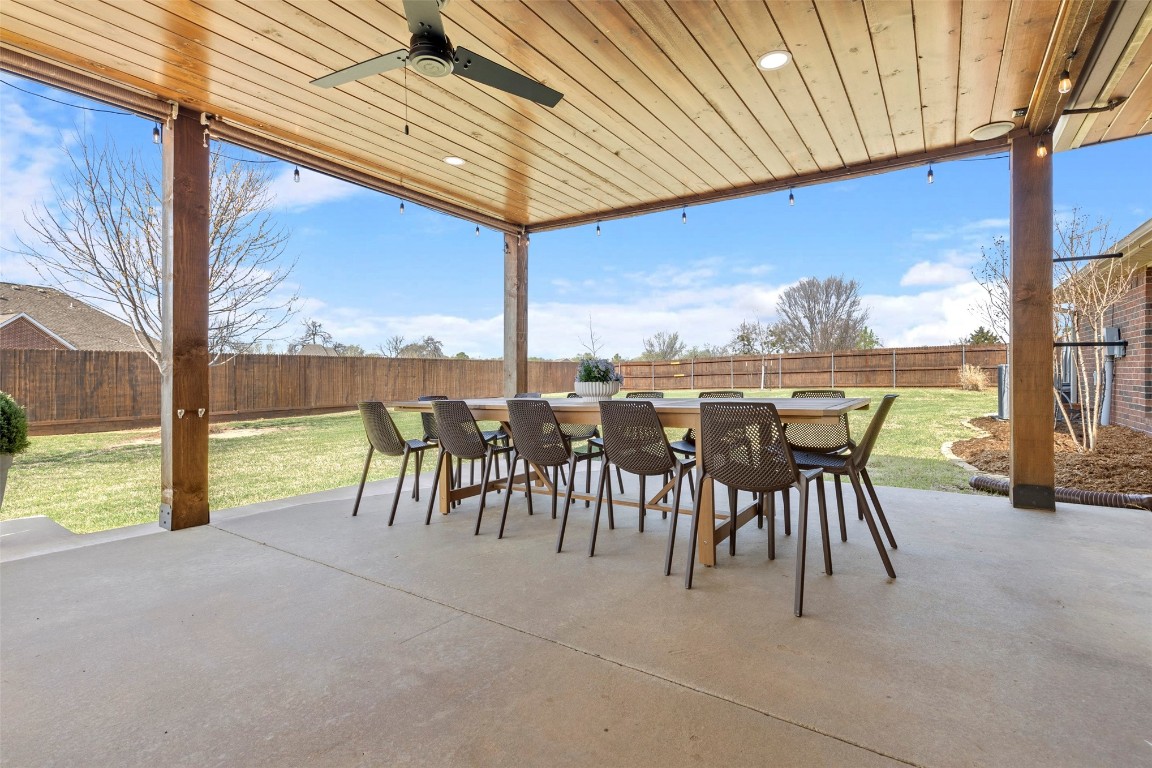 Shawnee, Oklahoma 74801, United States, 4 Bedrooms Bedrooms, ,3 BathroomsBathrooms,Residential,Pending,100572