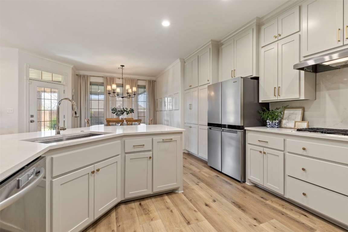 Shawnee, Oklahoma 74801, United States, 4 Bedrooms Bedrooms, ,3 BathroomsBathrooms,Residential,Pending,100572