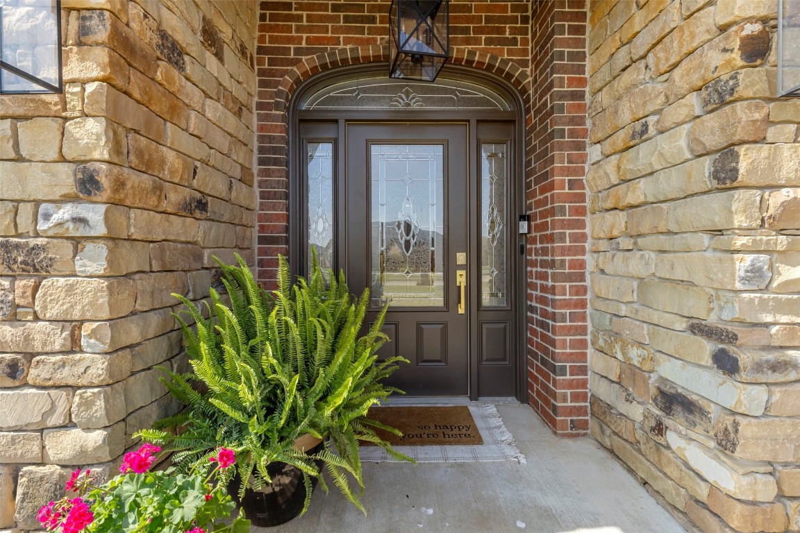 Shawnee, Oklahoma 74801, United States, 4 Bedrooms Bedrooms, ,3 BathroomsBathrooms,Residential,Pending,100572