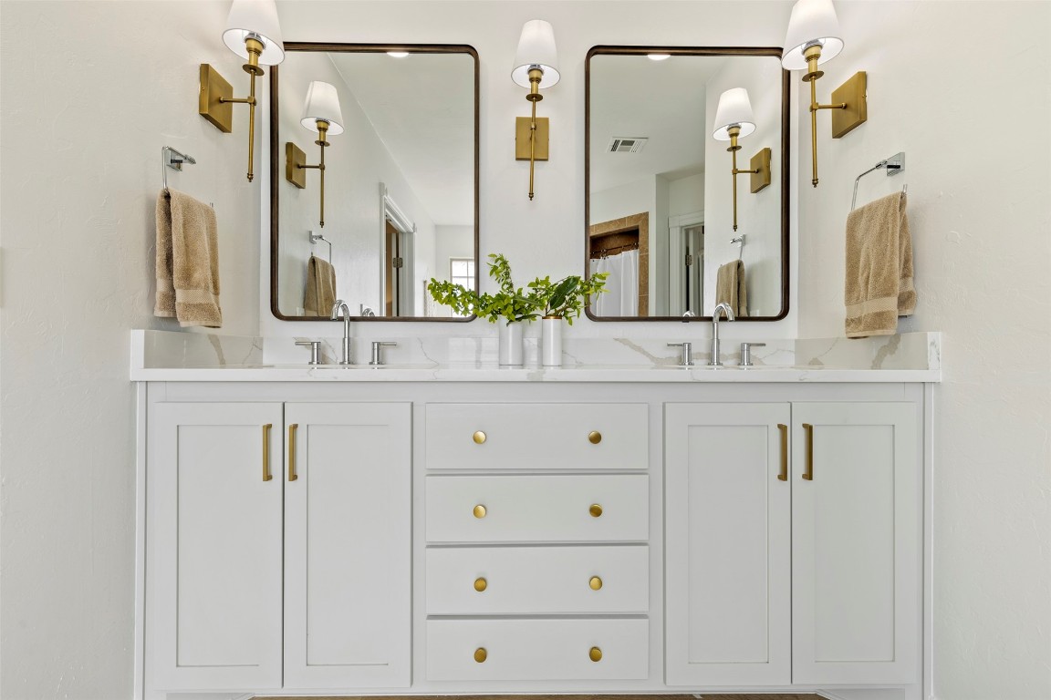 Shawnee, Oklahoma 74801, United States, 4 Bedrooms Bedrooms, ,3 BathroomsBathrooms,Residential,Pending,100572