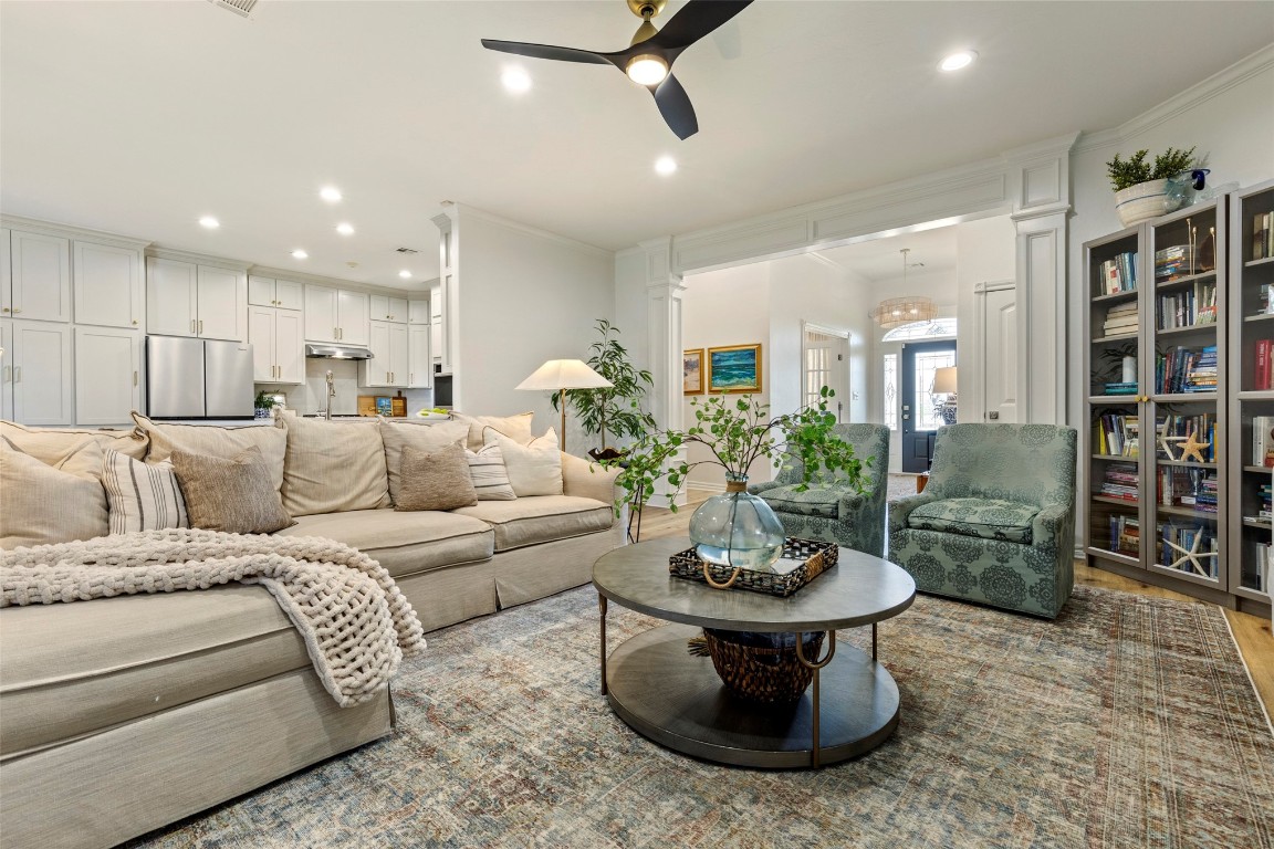 Shawnee, Oklahoma 74801, United States, 4 Bedrooms Bedrooms, ,3 BathroomsBathrooms,Residential,Pending,100572