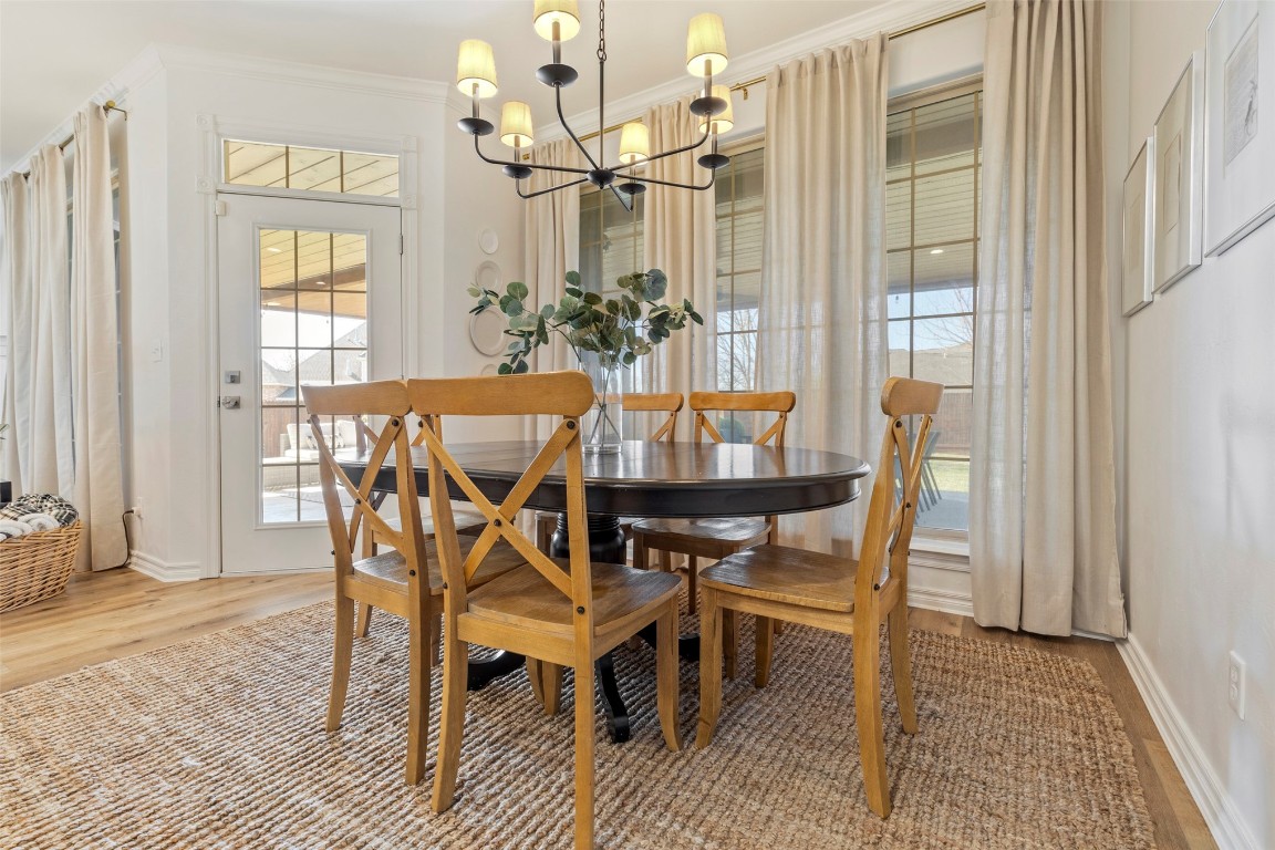 Shawnee, Oklahoma 74801, United States, 4 Bedrooms Bedrooms, ,3 BathroomsBathrooms,Residential,Pending,100572