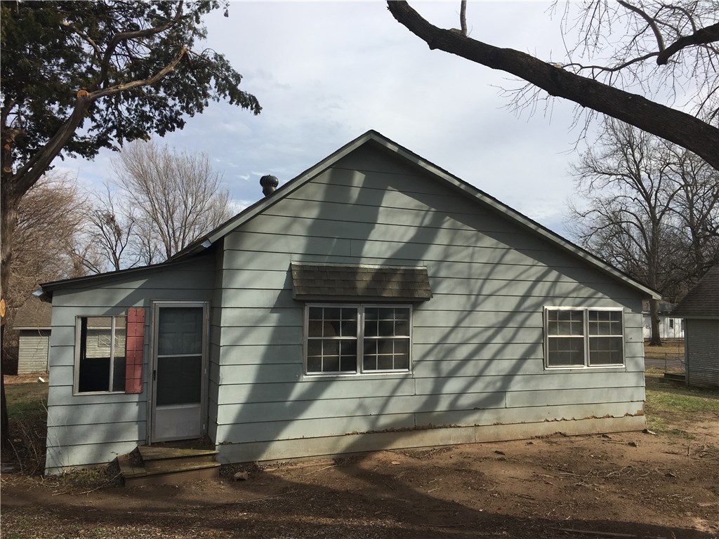 Photo 1 of 11 — 116 SW 3rd Street, Jones, OK 73049